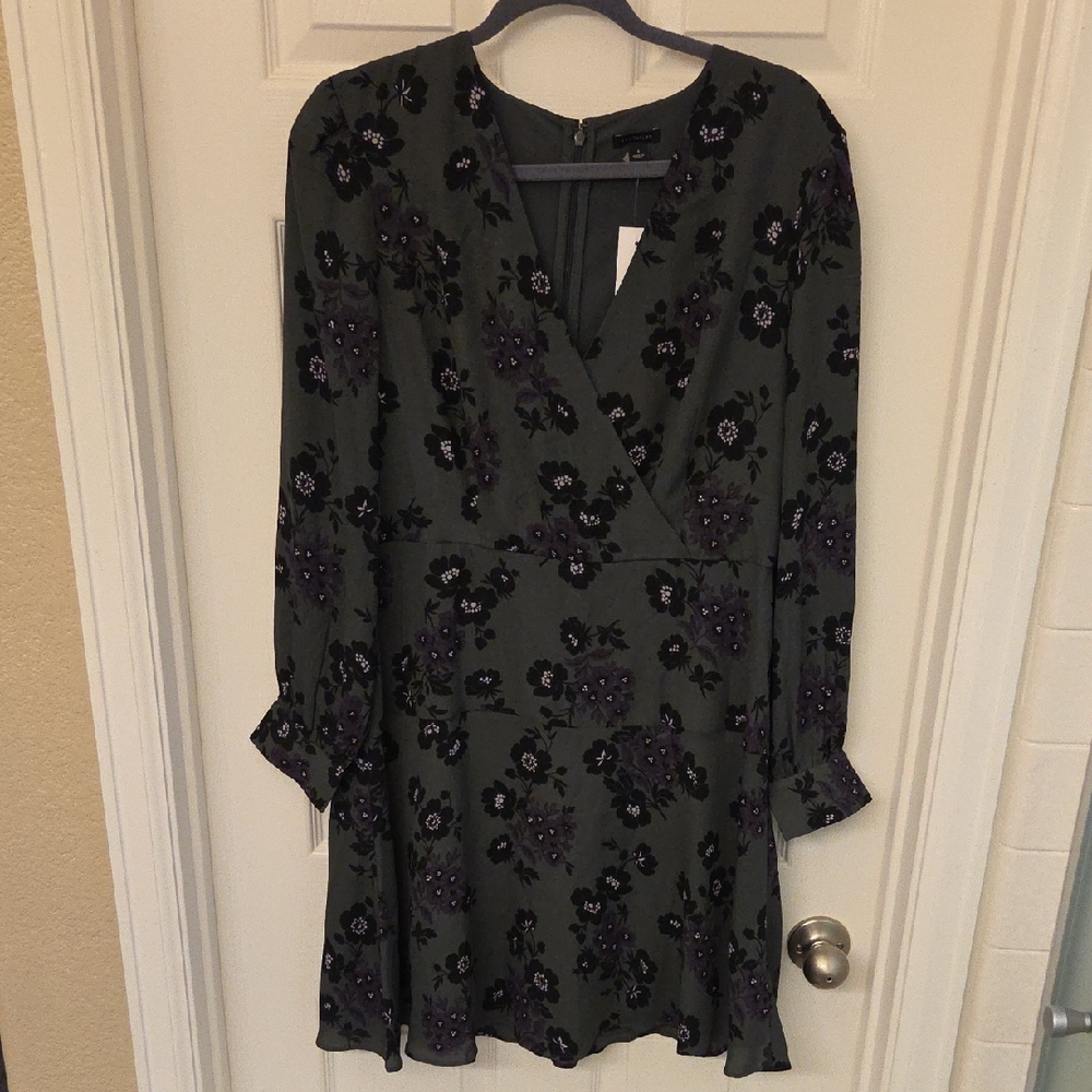 NWT Ann Taylor Gray With Black and Purple Floral Long Sleeve Dress Size 8